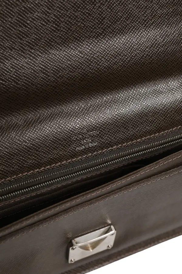 Louis Vuitton  Belaia Clutch Taiga Leather thumbnail 4